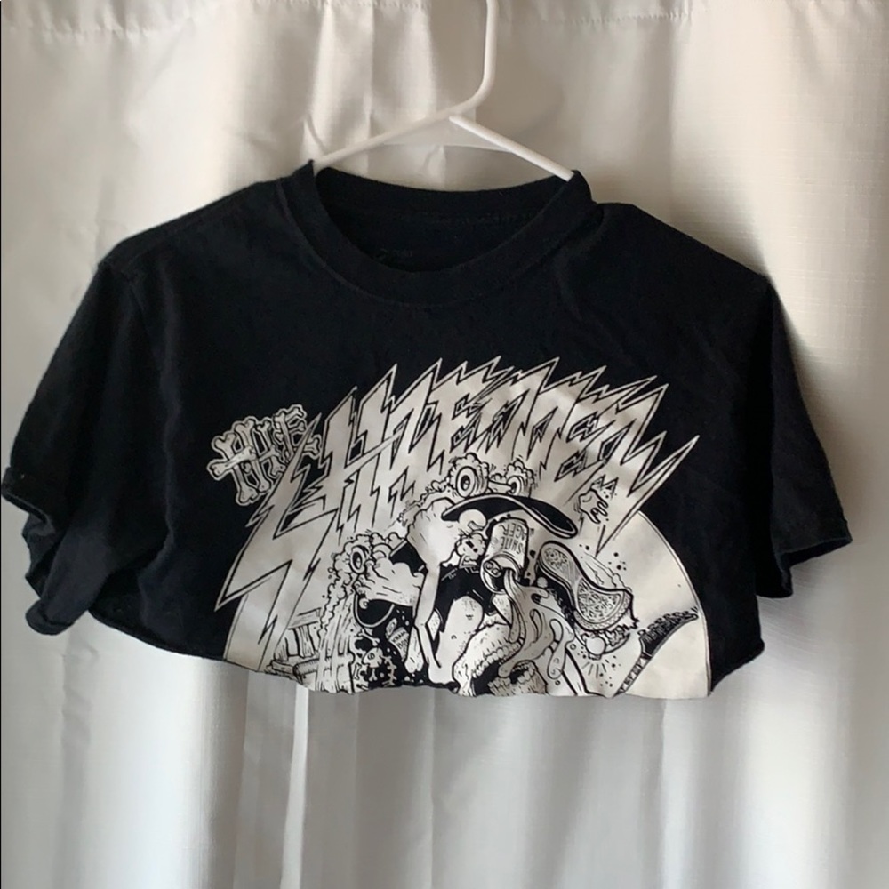 Cropped black graphic tee